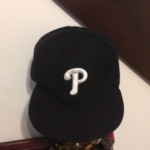 Men’s New Condition Black Phillies Hat, 7 1/4